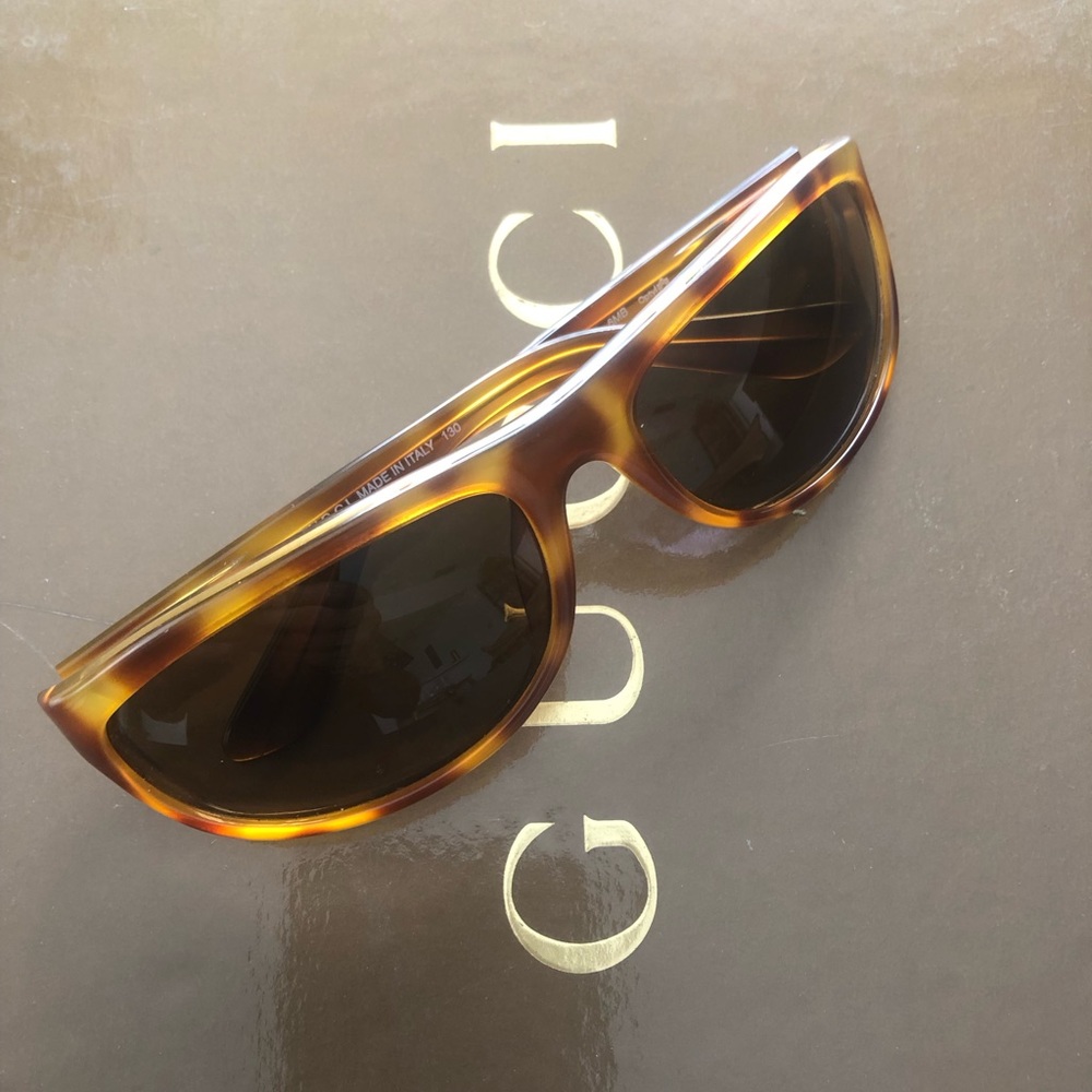 Preowned Gucci tortoiseshell terminator style w/ reverse flexible arms. TF Case